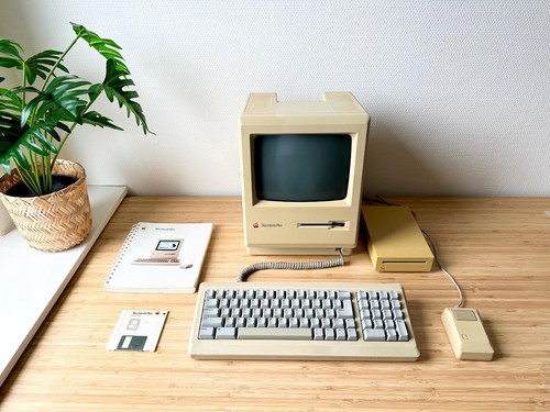 Apple macintosh plus signed - plus,