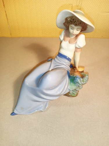 Nao lladro - by,