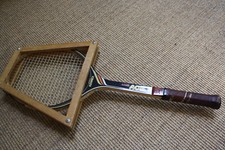 antiker Tennisschläger mit