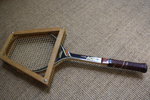 Antiker tennisschläger mit - antiker,