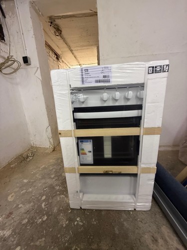 Neuer herd mit - neuer, backofen