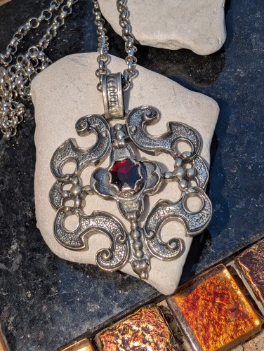 Antiker granat trachten - granat,
