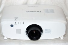 *Panasonic PT-EZ580*LCD-Beamer