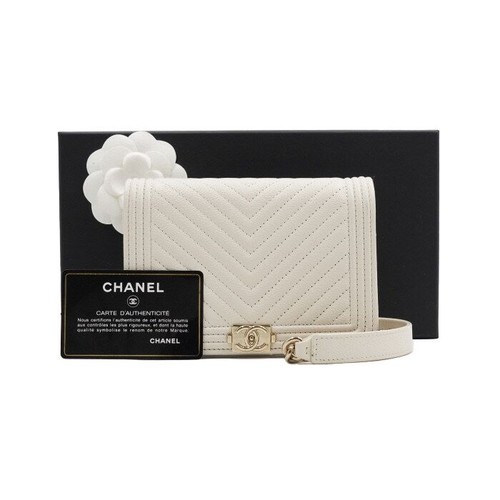 Chanel white boy chevron mini - chanel,