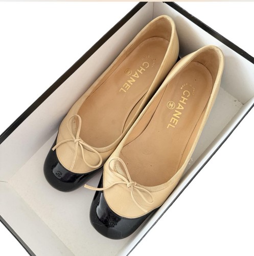 Chanel flats black and - chanel,