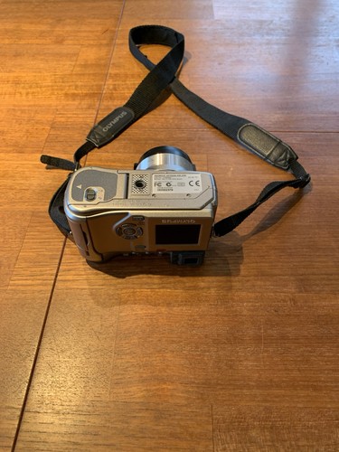 Digital camera olympus 750 - camera, c-750