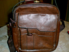 Biete Umhängetasche für den Mann,NEU,mit zwei innentaschen, viel raum