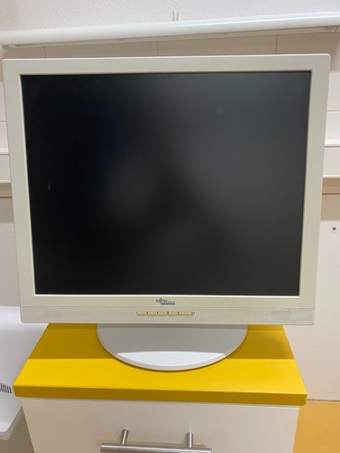 Monitor fujitsu siemens - !!!,