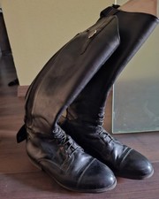 Schwarze Reitstiefel aus Leder