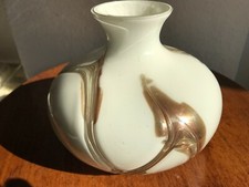 GLASVASE WEISS,LOETZ? POSCHINGER?PALLME? INNEN SCHAUMGLAS, FADENDEKOR IRISIEREND