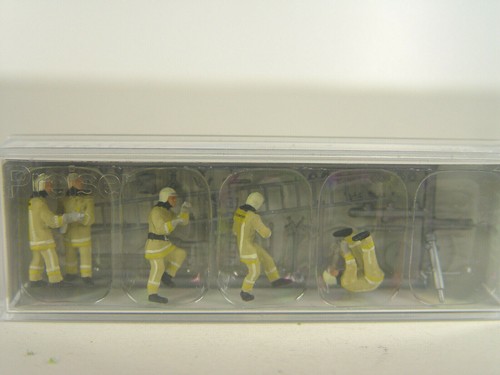 Feuerwehr moderner - in,