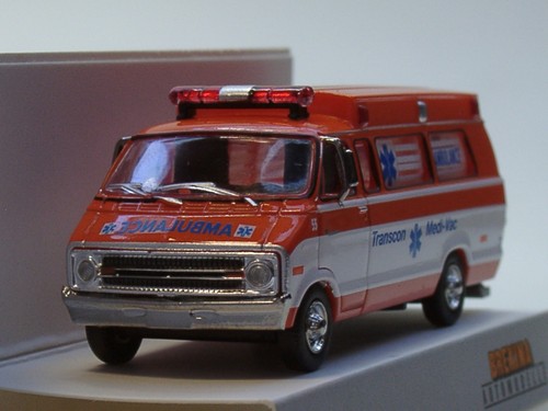 Brekina dodge 200 - brekina, ambulance