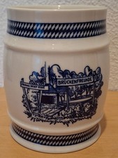 Goebel Oeslauer Manufaktur Bierkrug Brückenfreunde Meilschnitz - Höhe 11.5 cm
