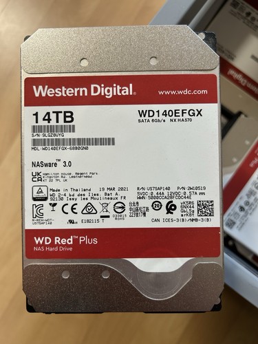 Western digital red plus - red,