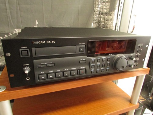 Tascam spitzen dat - da-40,