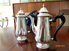 SILBERKANNEN-Duo, 2 x plated Kaffee-/Teekanne, aufgearbeitet, sehr dekorativ