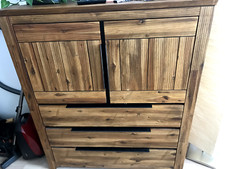 2 Hochwertige Highboards aus Akazienholz – Stilvoll und Zeitlos