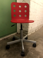 Knallroter Kinder-Schreibtisch-Stuhl, Sitzfläche ca. 30x30cm, 80 cm hoch