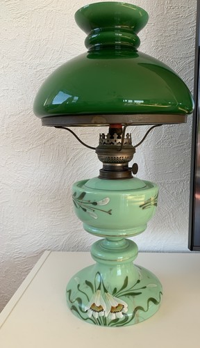 Antike petroleumlampe opalglas - antike,