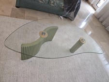 Eleganter Couchtisch  mit Ovaler Glasplatte