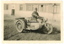 Orig. Foto Heer Kradmelder mit Motorrad Krad Mantel