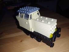 kleine Diesellok aus Klemmbausteinen inklusive Lego 9v motor
