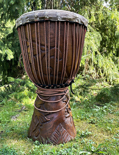Handgeschnitzte djembe - handgeschnitzte,