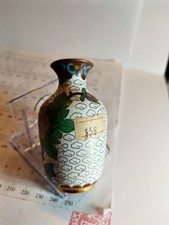 kleine Cloisonné Vase China 20. Jh. Email weiß mit Pfingstrosen Höhe 7,7cm