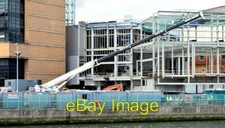 Foto 6x4 The Waterfront Hall Belfast - Juli 2015 (2) Ein Kran bei der Arbeit an t c2015