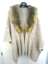 PONCHO,CAPE,PELZ,Pelze,FELL,Felle,Fuchs,Lagenlook,Strickcape,Pelzcape,Pelzkragen
