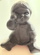 Alte Tonfigur Weinendes Mädchen * Limpke signiert