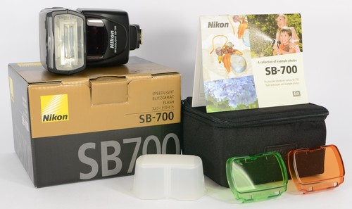 Verpacktes nikon 700 kamera - verpacktes, sb