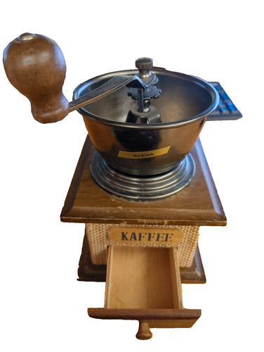 Hand kaffeemühle aus holz - hand,