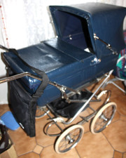 Kinderwagen aus den Jahr