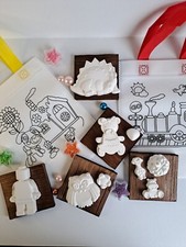 15 gipsfiguren und 2 Taschen