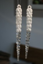 2 Eiszapfen, Acryl, H 14,5 cm