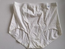 1 Damenslip ohne Spitze. Größe: 52 . Farbe: Weiß. Marke: Sloggi.