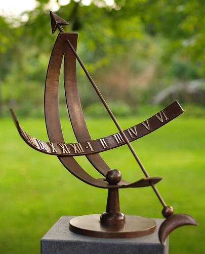 Sonnenuhr braun aus - , bronze