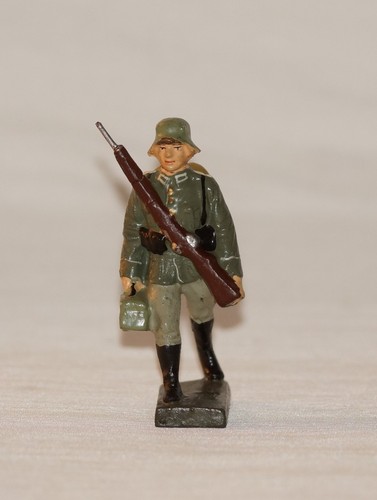 Lineol soldat mit gewehr vor - lineol,