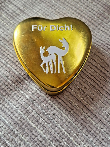 Begehrtes goldenes herz als - herz,