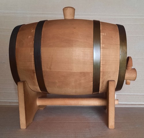 Vintage echtes holzfass mit - vintage,