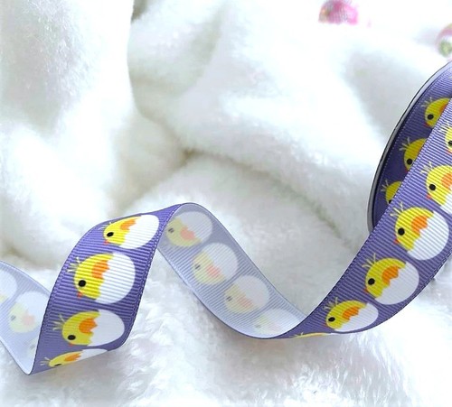 Süße ostern brütende küken - süße,