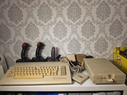 Commodore c64 mit - (pd-sid),