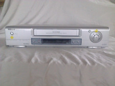 VHS -HQ Videorekorder mit Fernbedienung PHILLIPS VR 730 und Anschlußkabeln