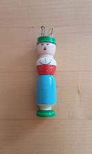 Strickliesl mit grünem Hut, alt,aus Holz, 60/70 Jahre,