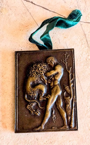 Bronze platte signiert - kl.,