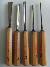 5 Schnitzeisen gebraucht und ein Lindenholz-Brett