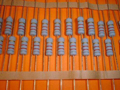 25x kohm 2 watt - 8,2,