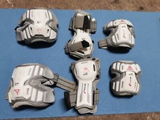 kinder protektoren Set, Marke firefly, große XS, Farbe Grau weiß 