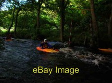 Foto 6x4 Kajakfahren auf dem Washburn Thruscross Ein Kajakfahrer nähert sich einem von c2005